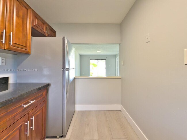 Building Photo - 6001 Shaker Wood Cir