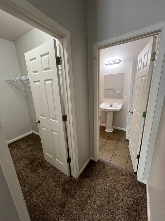 Building Photo - 1920 Monte Vista Dr