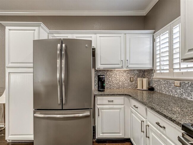 Building Photo - 6162 N Brookline Ave