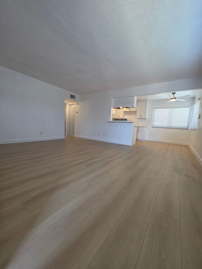 Interior Photo - 611 S Fir Ave