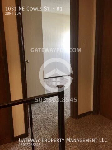 Building Photo - 1031 NE Cowls St