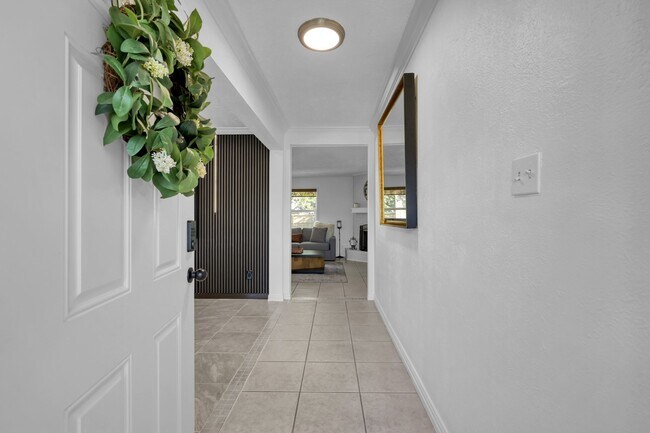 Building Photo - 28926 Twisted Oak Dr