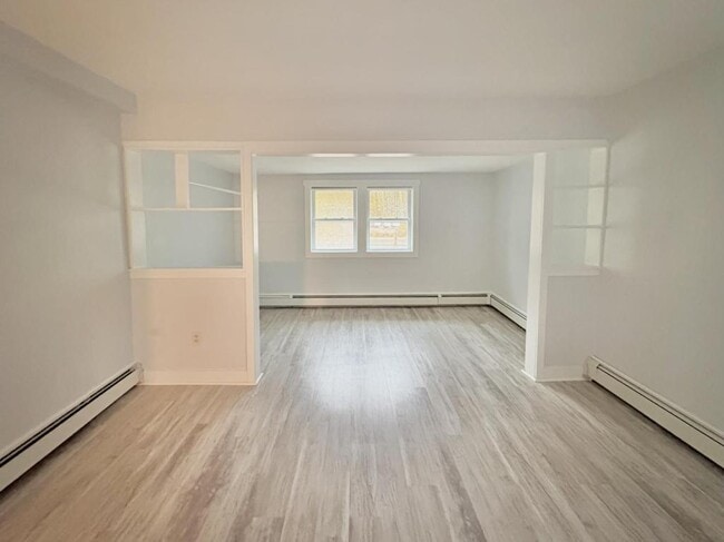 Primary Photo - 1294 US-1 Apt A