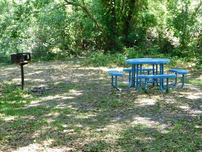 Building Photo - 2 Bed 2 Bath Split Plan Condo at Sunset Lake on Turkey Lake