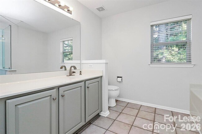 Building Photo - 10978 Princeton Village Dr