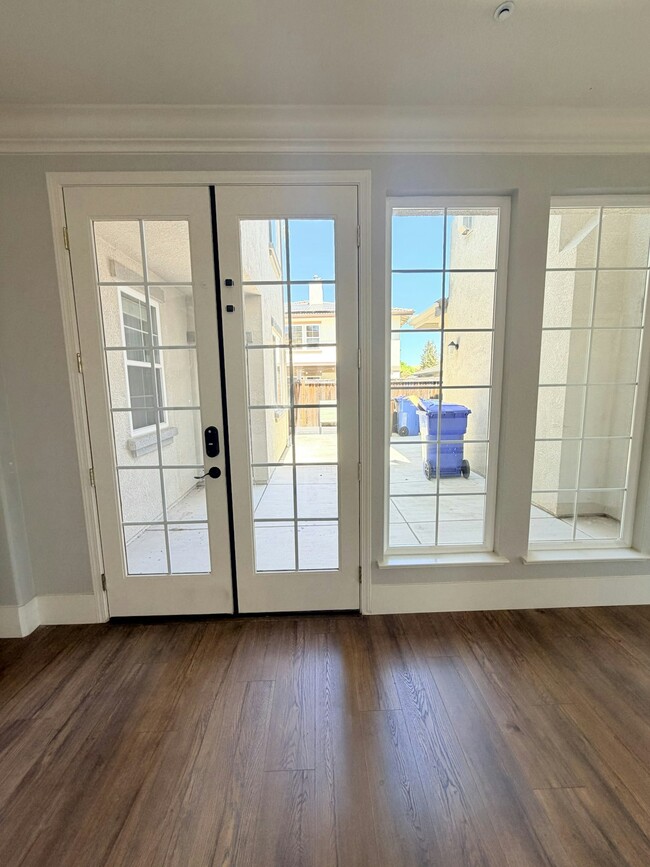 Building Photo - 850 Monterey Ct