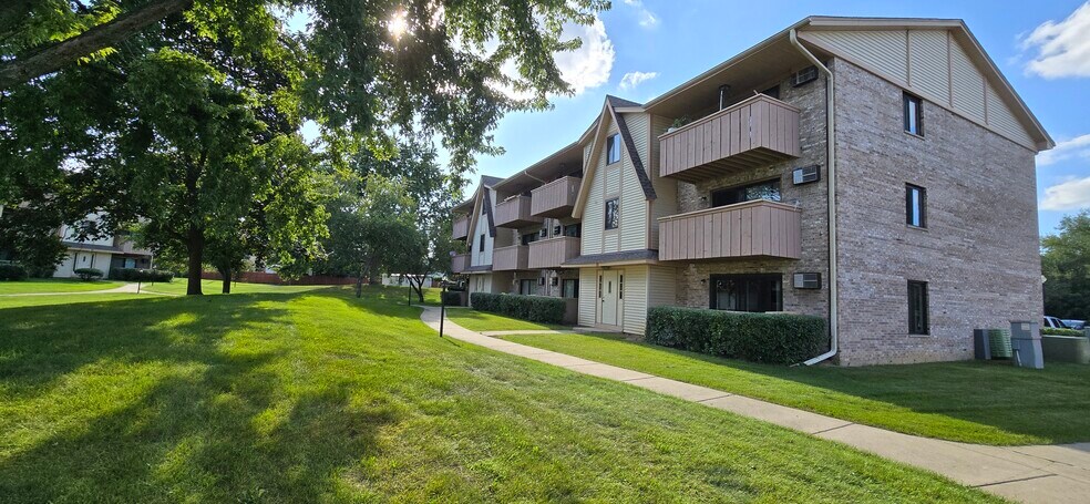 Building Photo - 19 Cedar Ct