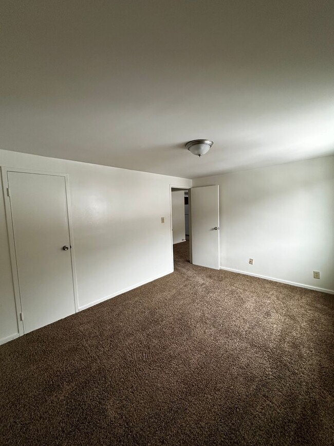 Building Photo - 298 Lumar Dr