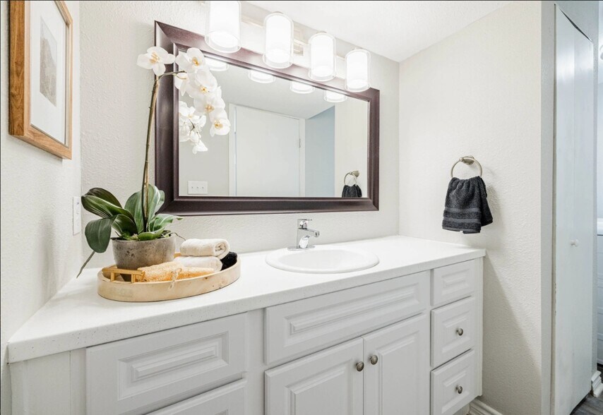 Building Photo - 8527 N Capital of Texas Hwy