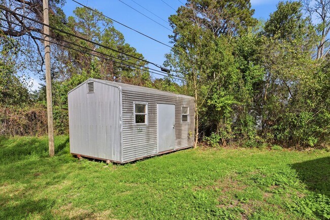 Building Photo - 1520 Audubon Dr