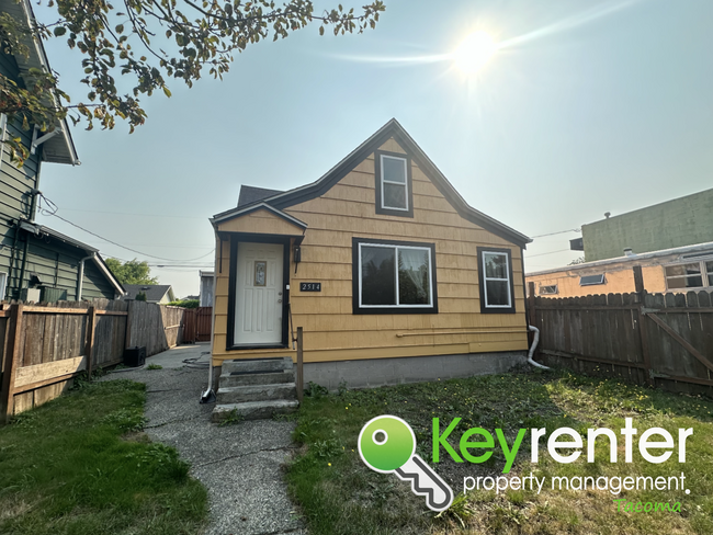 Primary Photo - 3Bed/1Bath with office/bonus room House in...