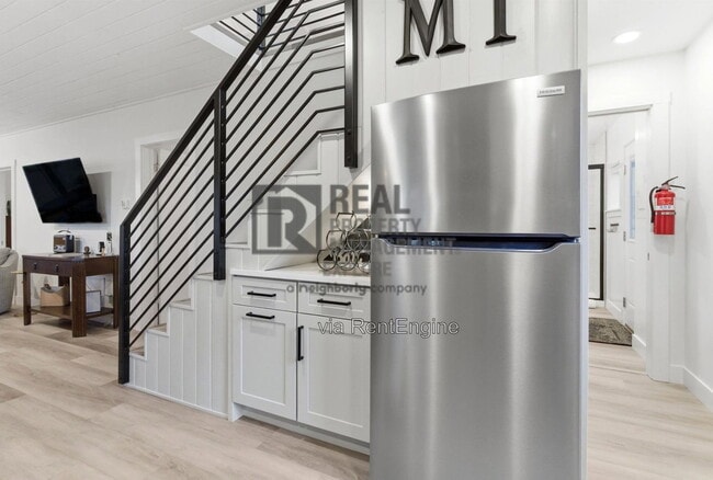 Building Photo - 809 3rd Ave W