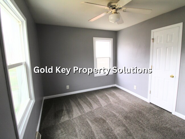 Building Photo - MEADOWBROOK AREA 2 BR 1 BA House with Central Air and Garage (NO SECTION 8)