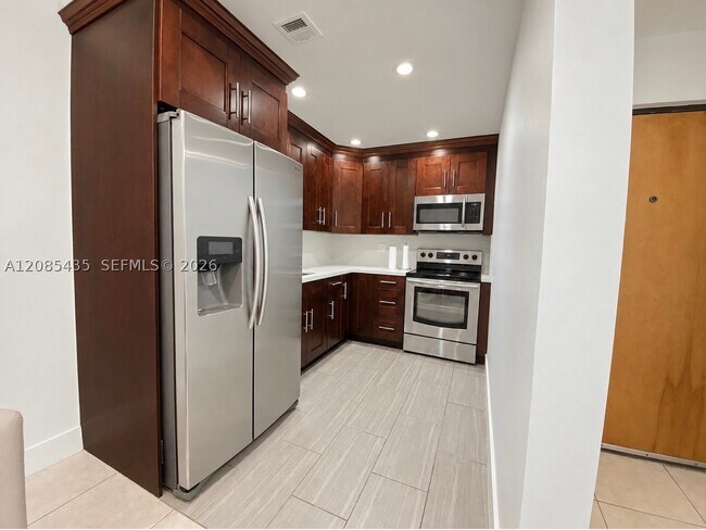 Building Photo - 8811 SW 123rd Ct