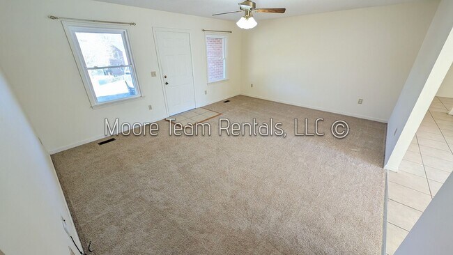Building Photo - 2/2 & Office - Spacious Duplex