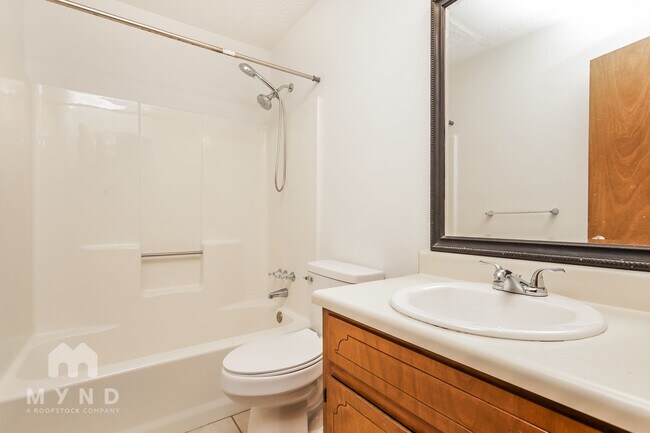 Building Photo - 608 Creekwood Ct SE