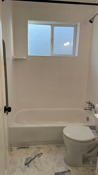 Building Photo - 931 W Fremont Ave