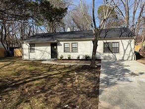 Building Photo - 6884 Ensign Rd