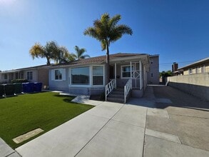 Building Photo - 4BD/3BA on Pontiac!!