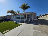 Building Photo - 4BD/3BA on Pontiac!!