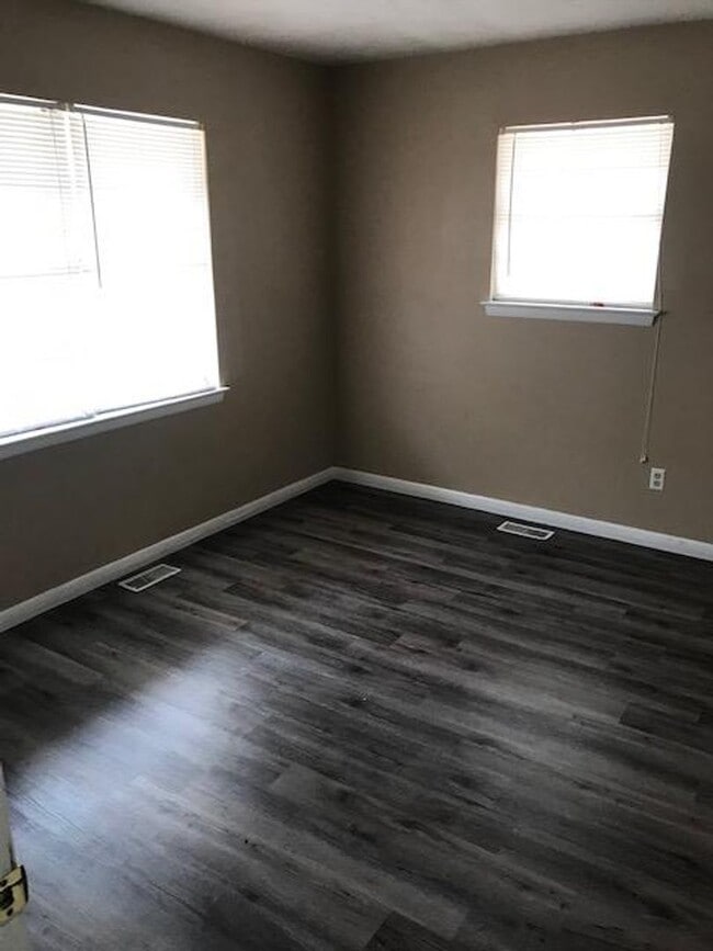 Building Photo - 310-314 Lindsey