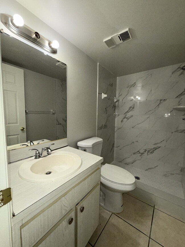 Building Photo - 2 bedroom, 2 bathroom in College Pines