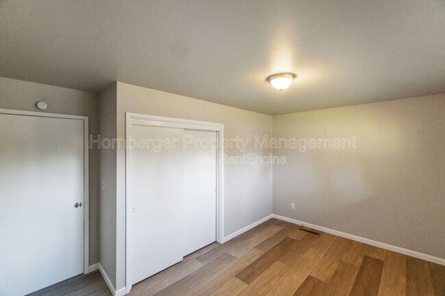 Building Photo - 1922 E 39th Ave