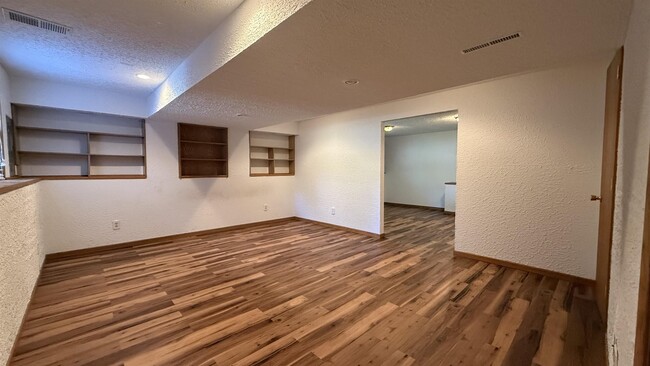 Building Photo - 2173 Ivanelle Rd