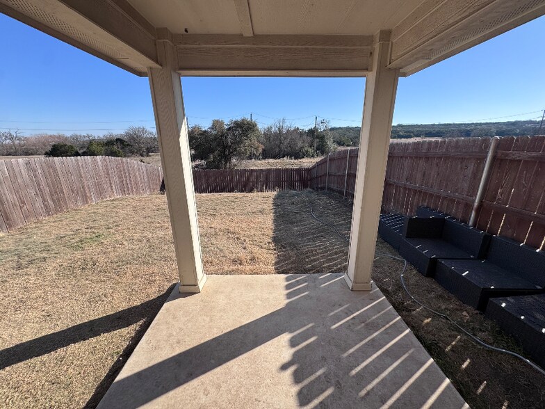 Building Photo - 1718 risen