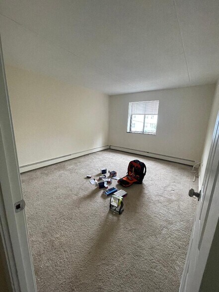 bedroom - 320 Salem St