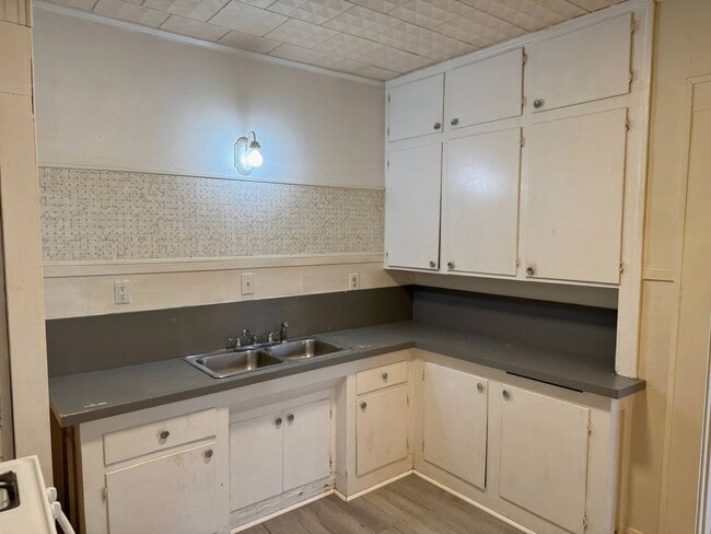 Building Photo - 1818 Collins Ave