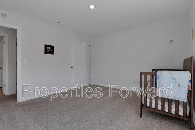 Building Photo - 11 Walnut St