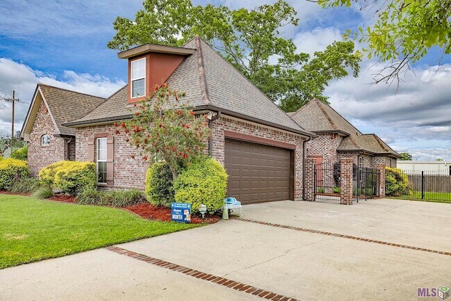 Building Photo - 111 Gentle Oak Blvd