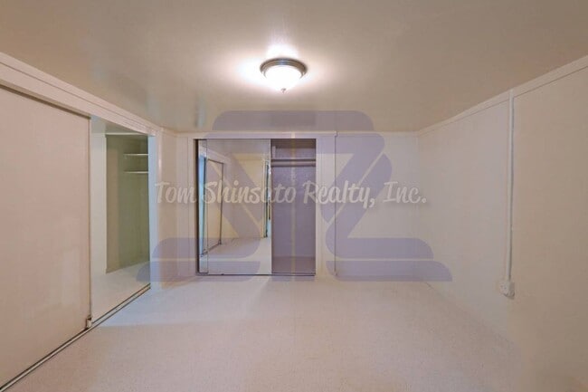 Building Photo - 1095
