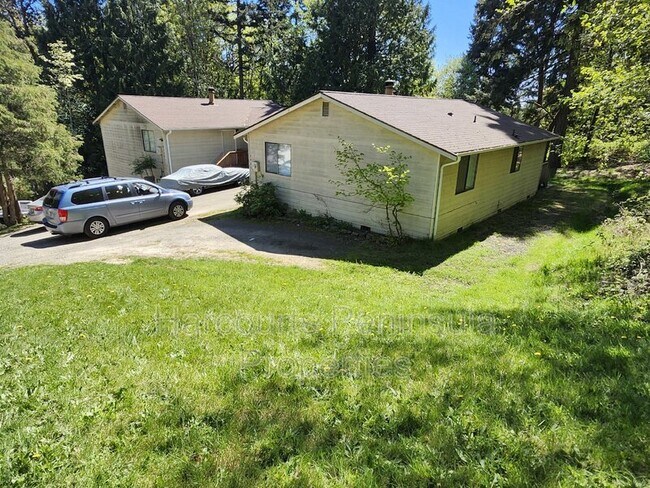 Building Photo - 6465 Lewis Dr NE