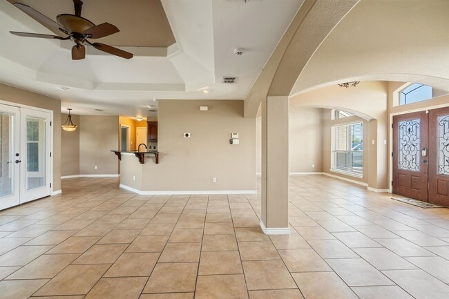 Building Photo - 102 Yellowstone Dr