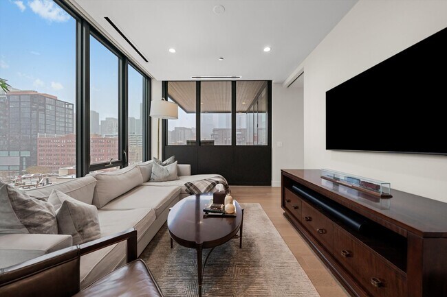 Building Photo - 366 W Superior St