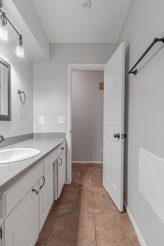 Building Photo - 3 Bed 2 Bath in Norman