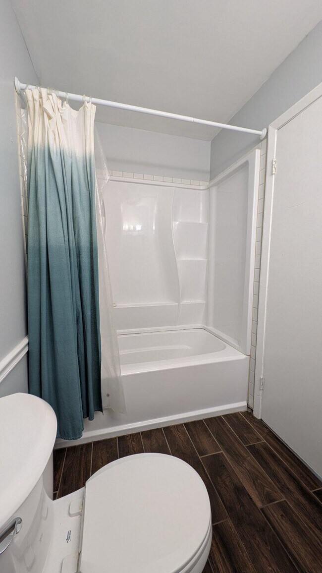 Building Photo - 605 Shirley Manor Rd