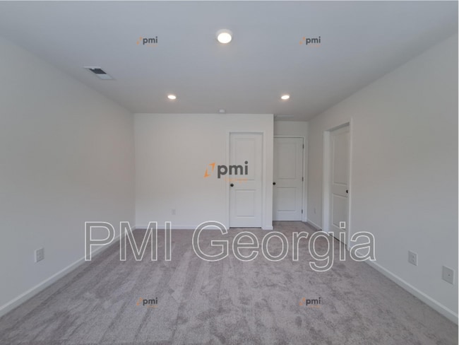 Building Photo - 220 Kenoot Dr