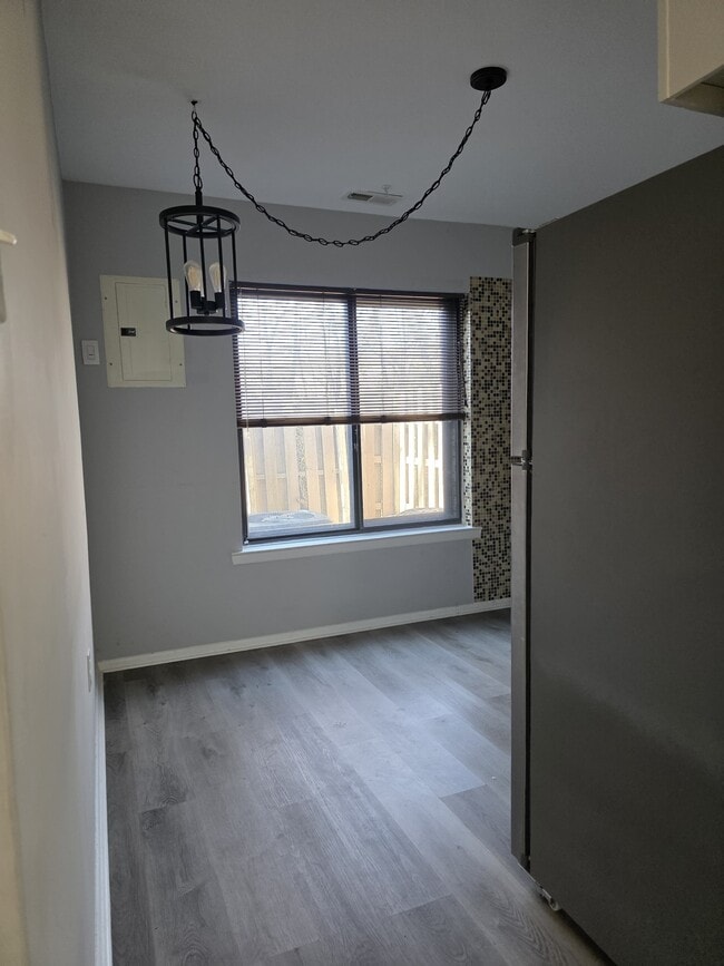 Building Photo - 122 Chelsea Cir