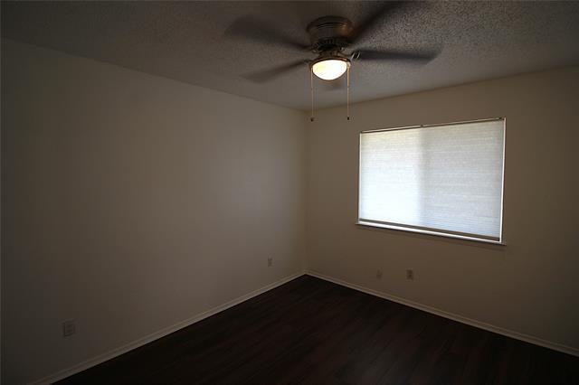 Building Photo - 2805 Meadow Park Dr