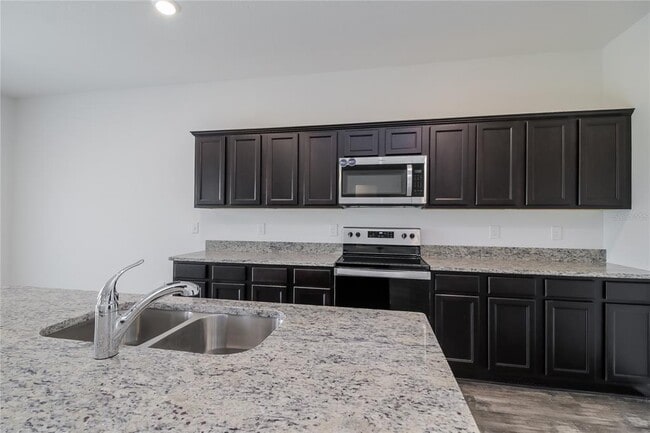 Building Photo - 101 Hidden Lk Lp