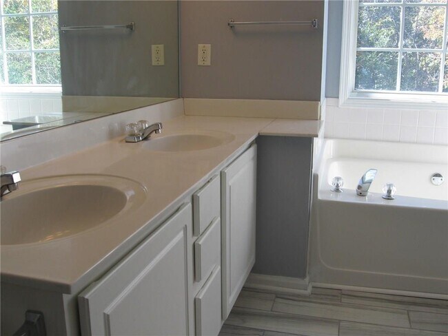 Building Photo - 1158 Olde Hinge Way