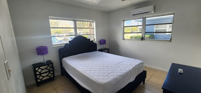 Building Photo - 2036 NE 26th St