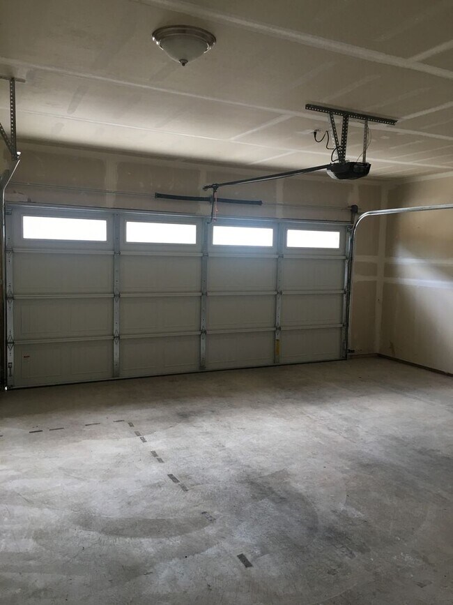 Building Photo - Now Leasing: Spacious 3 Bed, 2.5 Bath Townhome in Tumwater, WA