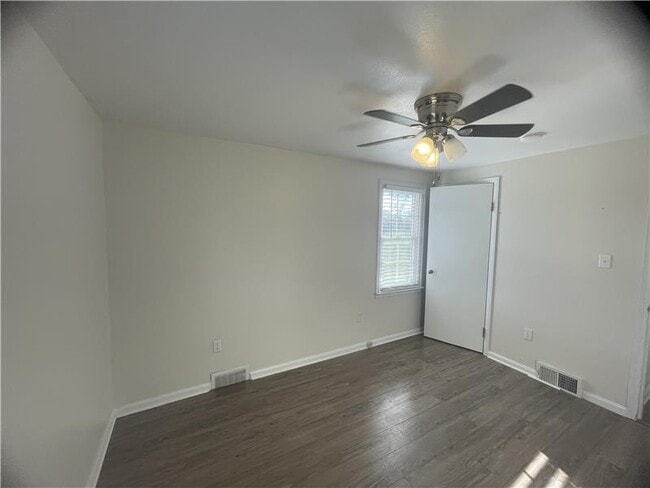 Building Photo - 415 Old Colliers Way