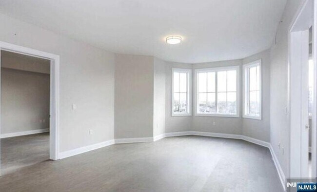 Building Photo - 555 10th St