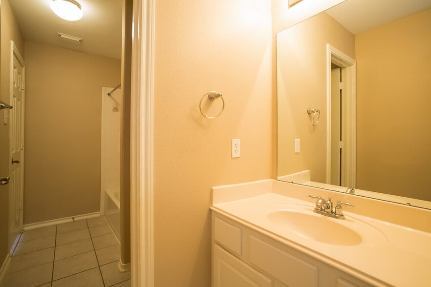 Building Photo - 6402 Bright Falls Ln