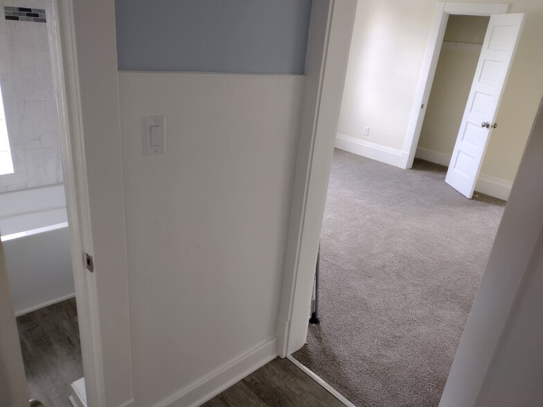 Building Photo - 8240 W Cold Spring Rd